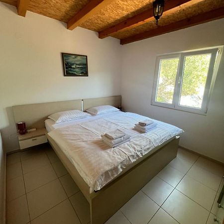 Kuca Za Odmor Buba, Otok Zut Villa Pristanisce Ngoại thất bức ảnh